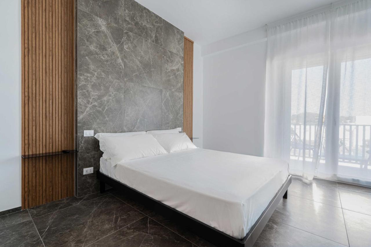 Hotel Mhami Pulsano Buitenkant foto